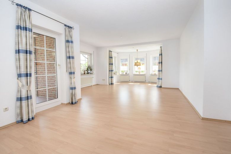 Großzügiges Einfamilienhaus mit Einliegerwohnung in ruhiger Sackgassenlage – Kastanienallee_01