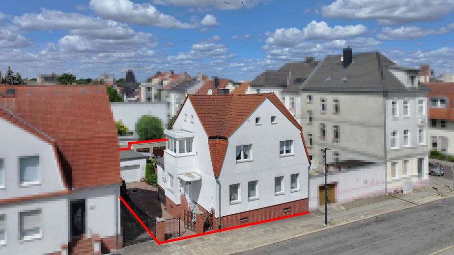 Familienhaus mit 162 m², Wintergarten und Garten in zentraler Lage von Burg bei Magdeburg – Suedost Luftbild