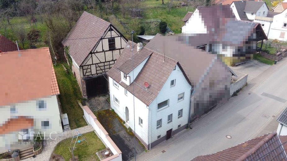 Charmantes Bauernhaus mit angrenzender Scheune und viel Potenzial – Außenansicht