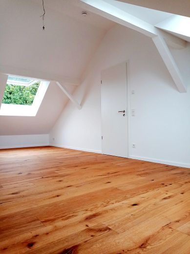 Erstbezug nach Kernsanierung – 1. Zimmer Dachgeschoss