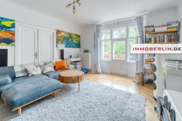 IMMOBERLIN.DE - Familienfreundliche Stuck-Altbauwohnung mit Balkon zur Parknatur