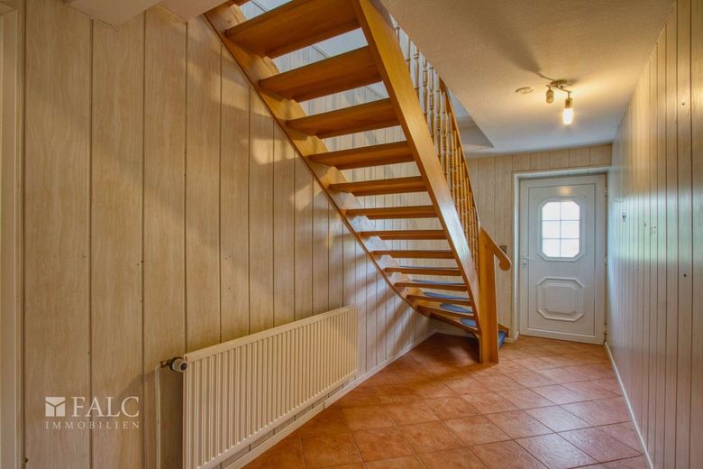 Zusammen leben - getrennt wohnen: Bauernhaus mit zwei Wohneinheiten – WE I Hinterer Eingang, Flur
