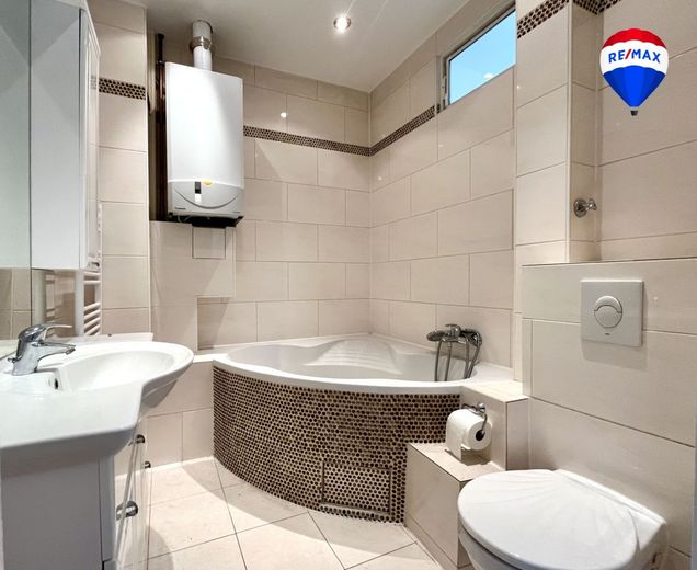 Badezimmer mit Badewanne