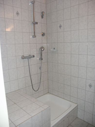 2-Zimmer Wohnung in Duisburg-Grossenbaum – Bad  mit Dusche