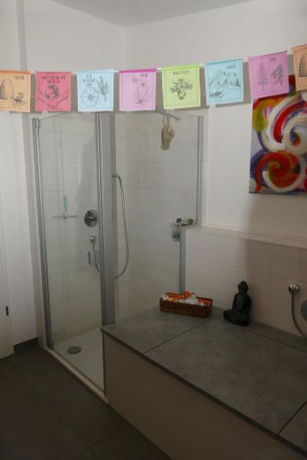 PROVISIONSFREI! Exklusives 4-Zimmer Penthouse in ruhiger Lage in Rosenheim Süd – Hauptbad_2