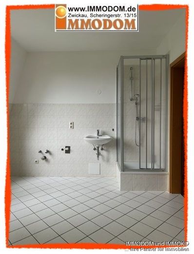 2-Zimmer-Dachwohnung mit Dusche in Küche +++ Einzug sofort möglich +++ preiswert zu vermieten! – Küche mit Dusche