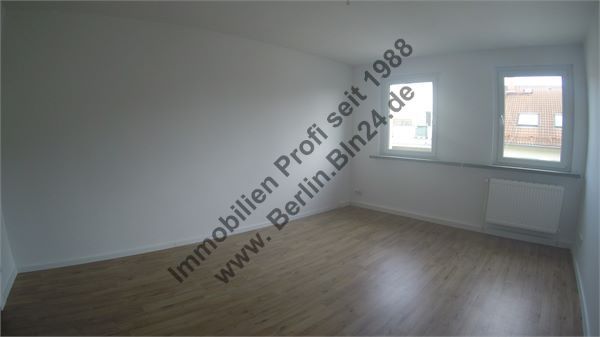 Mietwohnung - 2 Bäder -- 3 Zimmer Dachgeschoß Bezug nach Vollsanierung – G0015168