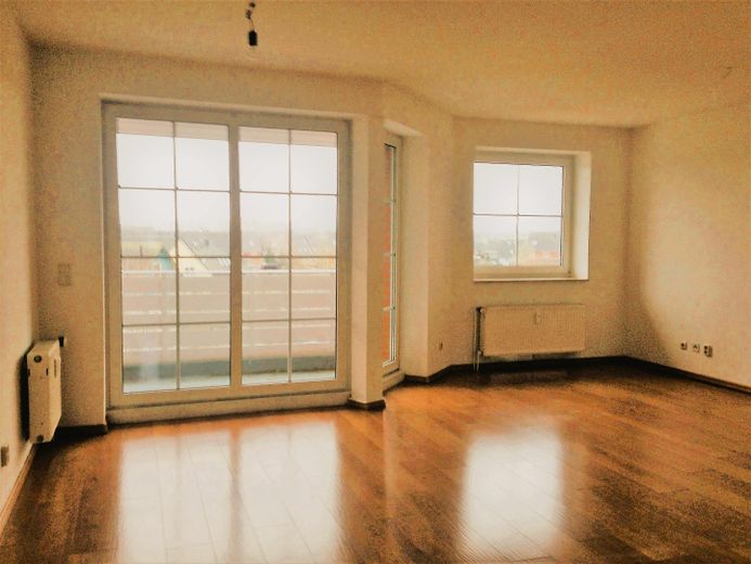 Schicke Wohnung mit Südbalkon Gartenstadt – Wohnzimmer nach Süden