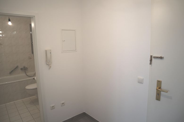 Provisionsfrei: 3 Zimmer Maisonette Gartenwohnung - 79 m² Nutzfläche in guter Lage – Diele-2
