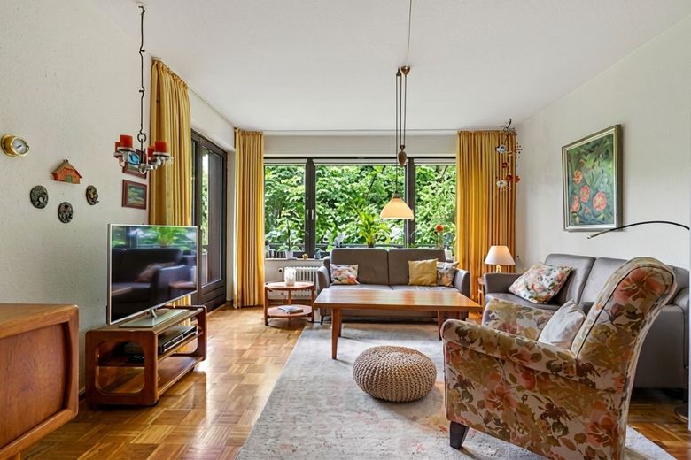 !WARTELISTE!:Helle 4-Zimmer-Wohnung mit Parkblick, Aufzug und Tiefgaragenstellplatz in Alt-Rahlstedt – Wohnbereich