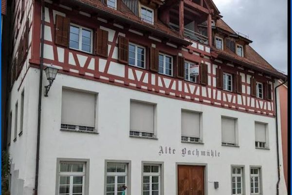 Charmante Zweizimmerwohnung in historischem Fachwerkensemble nahe Bodensee – sofort bezugsfertig!