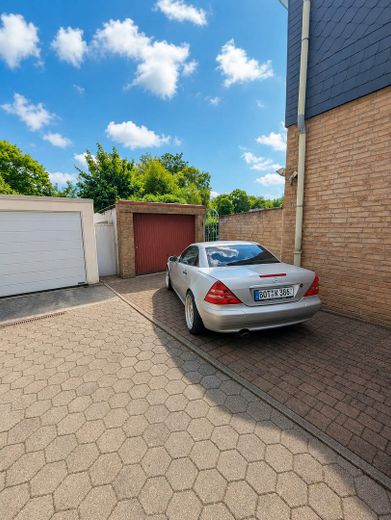 Stellplatz vor Garage