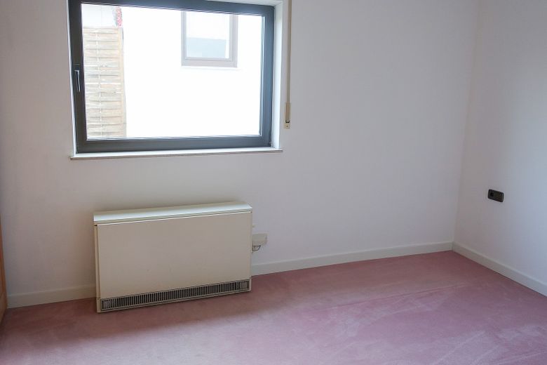 Traumhaus mit Pool & Sauna – Ihr Familienidyll in Stuttgart-Steinhaldenfeld – Schlafzimmer EG