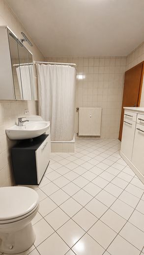 Luminoso y cuidado piso de 2 habitaciones con cocina y baño – Foto 7