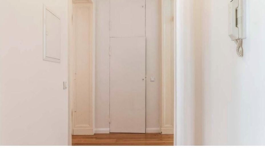 Mitte, trafiğe kapalı, tarihi eser, balkon, Enerji Kimlik Belgesi "C" – Flur Wohnung