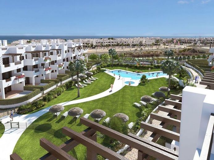 Komfortable Penthouse-Wohnungen mit 1 Schlafzimmer, Dachterrasse mit Meerblick, Tiefgaragenstellplatz und Gemeinschaftspool nur 600 m vom Strand – Foto 1