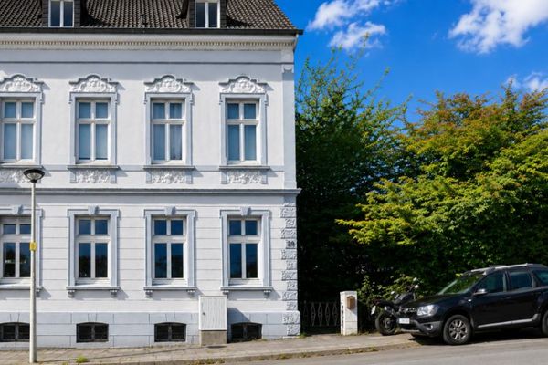 Charmantes Einfamilienhaus mit
historischem Charakter und viel
Platz !