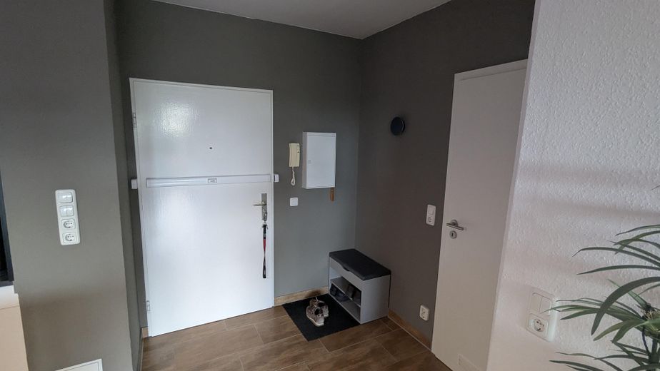 Ruhige 2 Zimmer mit schönen Ausblick ins Grüne – Flurbereich