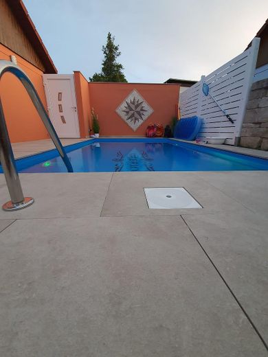 Maison mitoyenne centrale exclusive avec piscine et climatisation – Pool