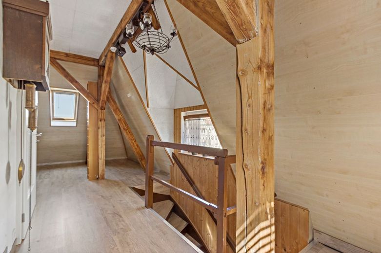 Der Lottogewinn unter den Reihenhäusern im Süden von Halle! – DG Treppe