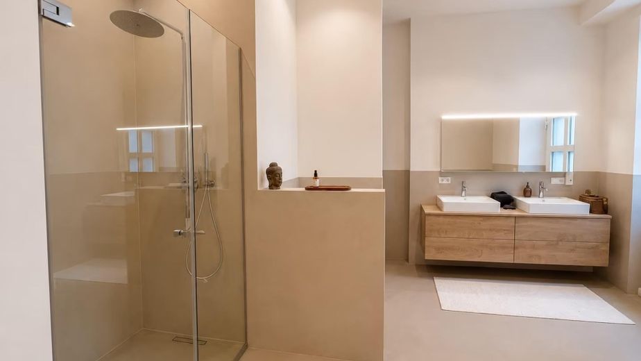 Urbaner Rückzugsort in Haidhausen, Hochwertiges Design-Loft mit separatem Cityoffice – Spa Bad mit Rainforest Shower