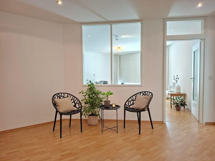 KURPARK-RESIDENZ Appartement en copropriété de 2 pièces, piscine/jacuzzi/sauna inclus dans les charges de copropriété, pompe à chaleur ! 1 place de parking en garage souterrain – Flur - Herzlich willkommen!