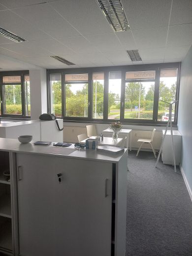 Top-Büro im Sachsen Park;  Mieten (subventioniert) für unter 6€/m²kalt – Eingangsbereich 