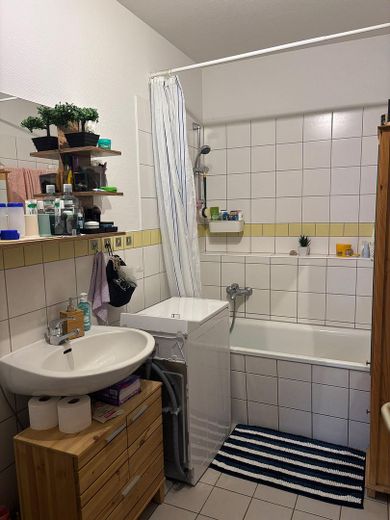 شقة أحلام للعازبين: سحر المبنى التاريخي يلتقي بالحداثة في Dresden-Cotta! – Badezimmer innenliegend 