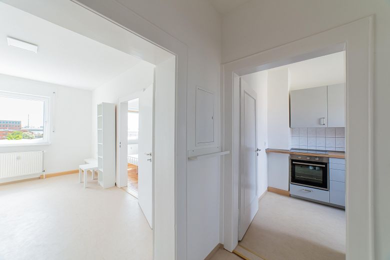 schöne 2-Zimmer-Wohnung mit Küche / Newly renovated – Foto 6
