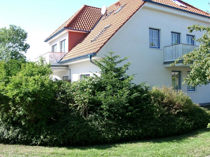 Ferienwohnung Prerow/Darß, 60m², 3 Zimmer, parterre, Südterrasse, PKW-Stellplatz – Haus