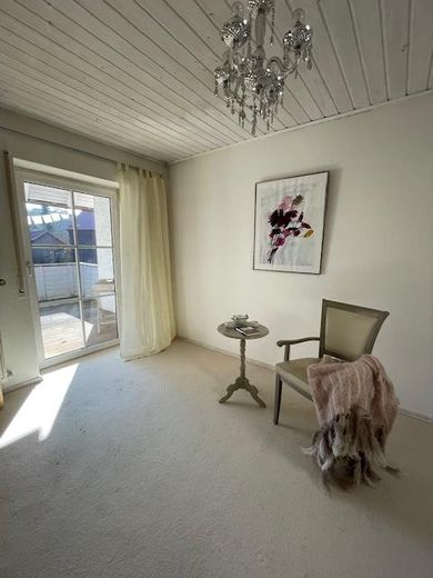 Charmantes EFH im Ensemble mit Altbau, Scheune, Wiese – OG: Schlafzi. m. Balkon