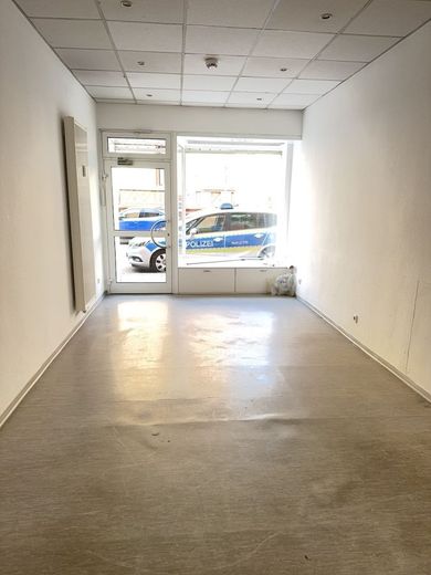 Kleine Ladenfläche in hochfrequenter Lauflage von Wiesbaden-Biebrich – Innenansicht