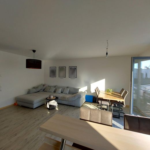 Appartement moderne de 4 pièces avec solaire pour la préparation de l’eau chaude – Photo 2