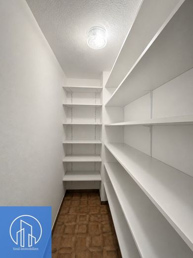 Familienfreundliche 3,5-Zimmer-Wohnung mit West-Loggia, EBK &amp; Tiefgaragenstellplatz – Abstellraum