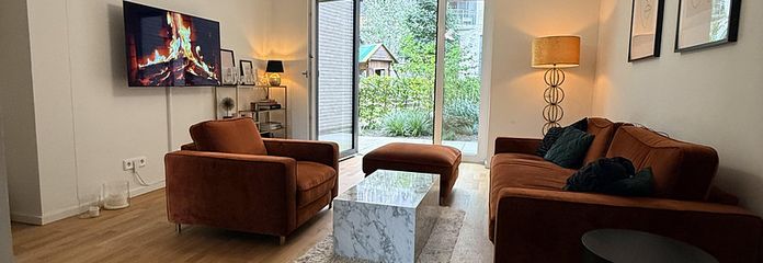 Необычная двухуровневая квартира с террасой в HafenCity – Wohnzimmer