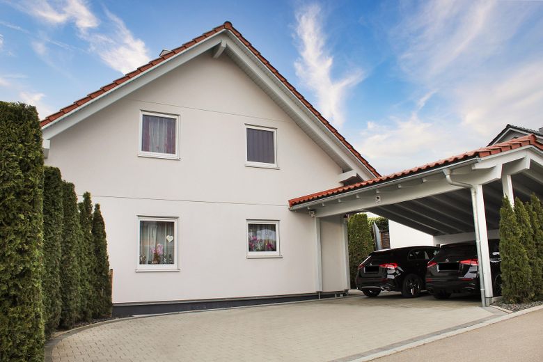 Commission-free detached house on the outskirts with a dream garden! – Außenansicht Bild 1