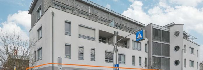 Repräsentative Büro- oder Praxisfläche in zentraler Lage - Ehemalige Bankfiliale mit 8 PKW-Stellplätzen.