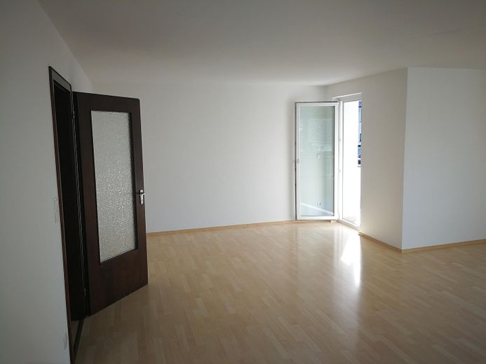 Modernes Zweifamilienhaus in Bredenbeck – Wohnzimmer im Obergeschoss