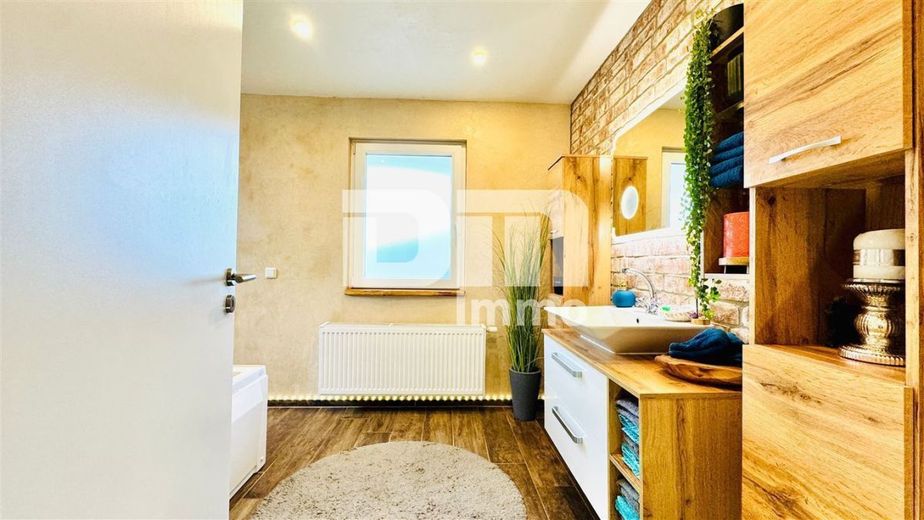Umfangreich sanierter kompakter Wohntraum im Grünen mit großem Garten und vielen Extras – EG Bad Wanne / Dusche / Waschmaschine