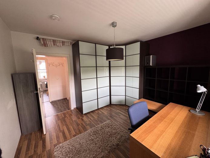 Investissement ou usage personnel : location de courte durée établie à Wolfsburg-Hellwinkel – Arbeitszimmer