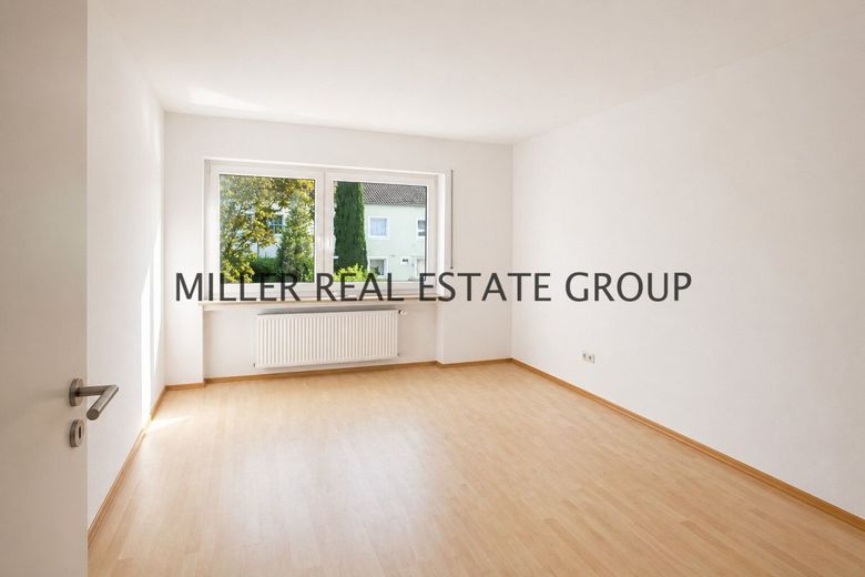 Gepflegtes Reihenmittelhaus in Ingolstadt-Süd mit Südwest-Garten, Terrasse, Keller und Garage! – Schlafzimmer