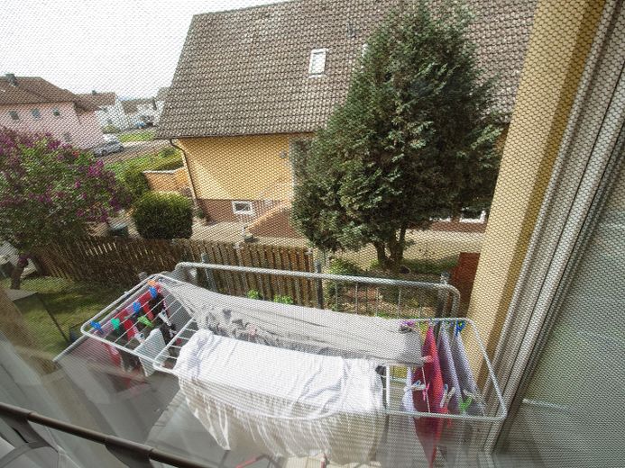 Ampio e luminoso appartamento di 3 locali con 2 balconi, cucina componibile e 2 posti auto in autorimessa interrata – Balkon2
