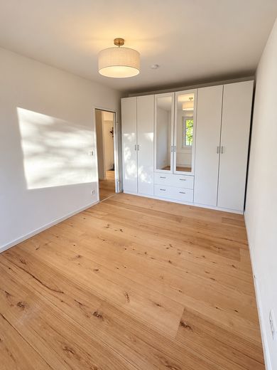 Erstbezug nach Sanierung - Südwestterrasse mit Gartenblick – Schlafzimmer