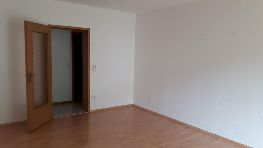 2-Zimmer Wohnung mit Blick ins Grüne – Wohnzimmer
