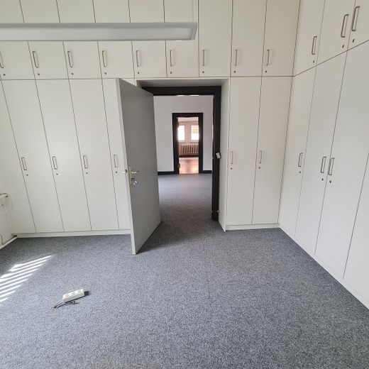 Blick aus Büro 3 durch Büro 2