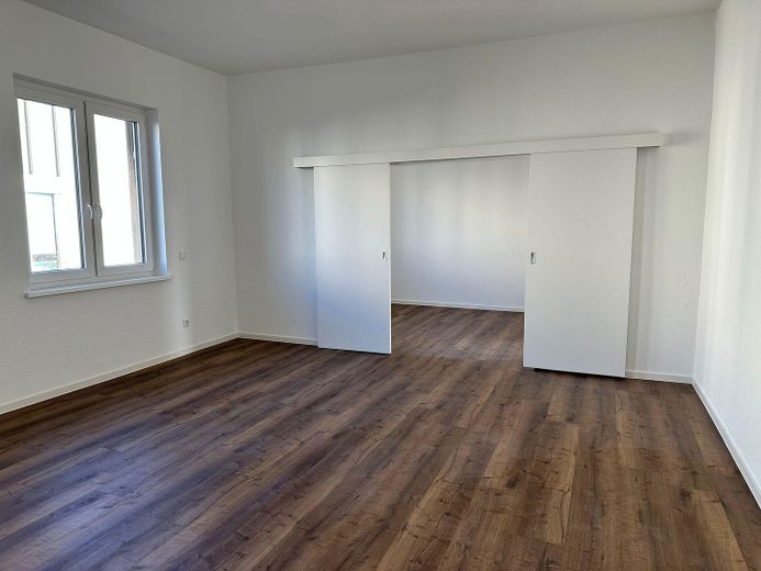 Prima occupazione dopo ristrutturazione completa – 133 m² | 3,5 locali | Posizione privilegiata sul Kaiserwall – Wohnzimmer