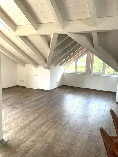 Appartamento mansardato moderno ed esclusivo con vista panoramica – Blick zum Wohnraum