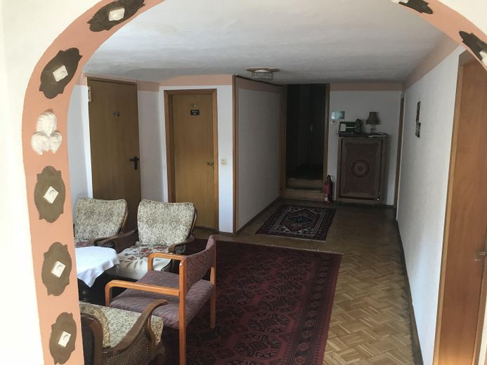 Житлово-комерційний будинок поблизу Кельна: 3 квартири + заклад громадського харчування повністю ВІЛЬНІ, історична дохідність 5,2 % – Фотографія 6