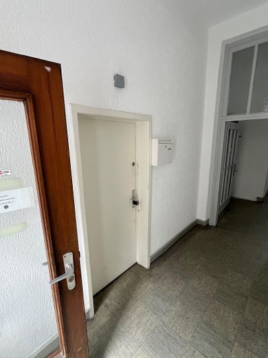 Local comercial con encanto en un edificio antiguo de ensueño, con una bonita terraza y escaparate – Foto 10