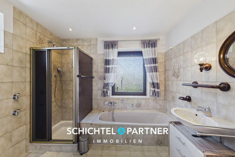 Woltmershausen | Familienhaus mit Carport &amp; großem Südwest-Garten – S&amp;P | Badezimmer